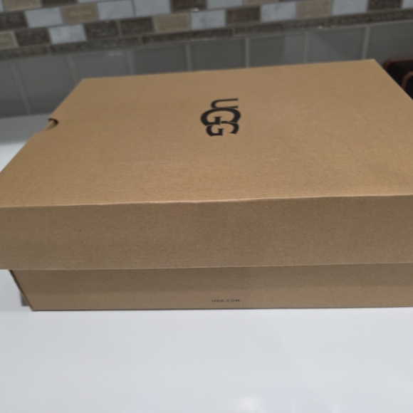 UGG Classic Ultra Mini Platform Chestnut Shoe Box Sz 6 US BOX ONLY - Picture 4 of 5